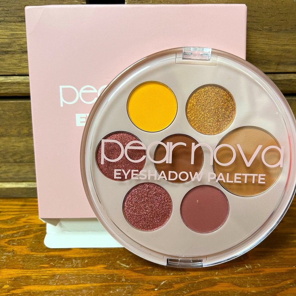 Pear Nova Eyeshadow Palette